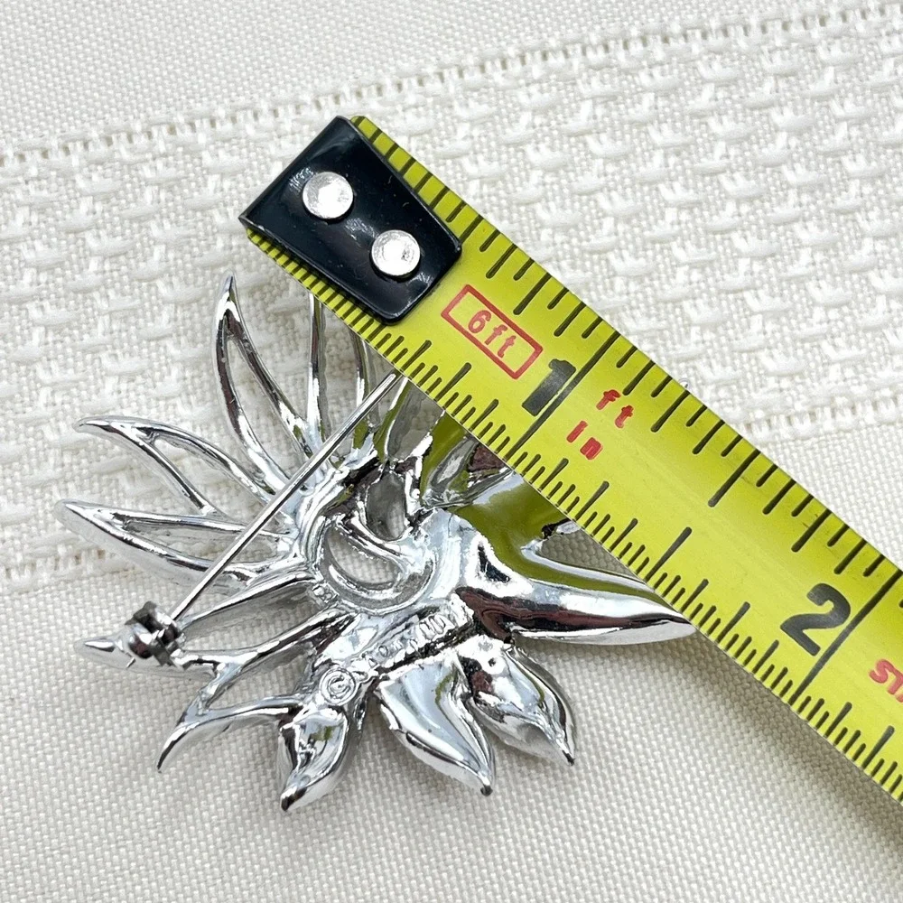Vintage Sarah Coventry Poinsettia Holiday Flower Silver Tone Brooch Pin